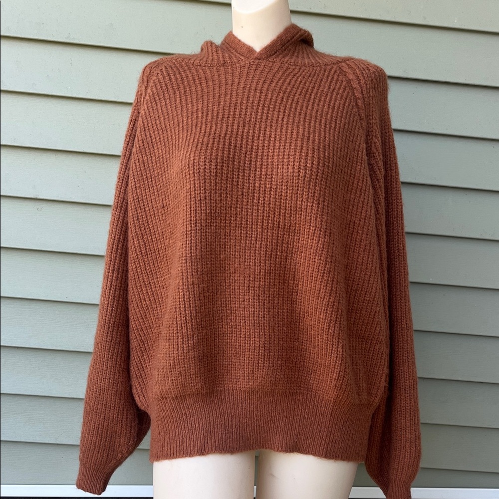 Like new Bluivy Hooded brown Sweater